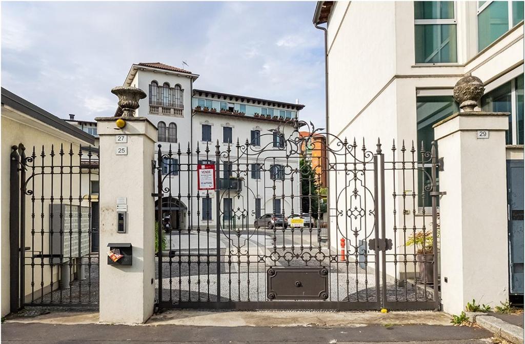 Lux Apartment 2 Milano Metro M2 Екстер'єр фото